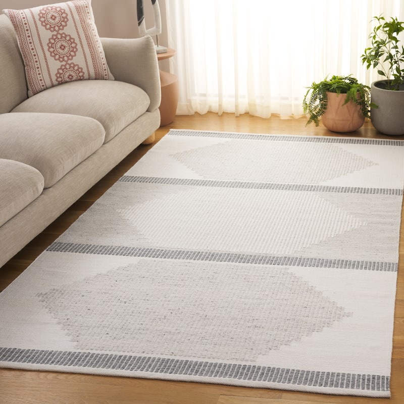 SAFAVIEH Handmade Kilim Ozlem Boho Rug - Dark Grey/Ivory - 4' x 6'