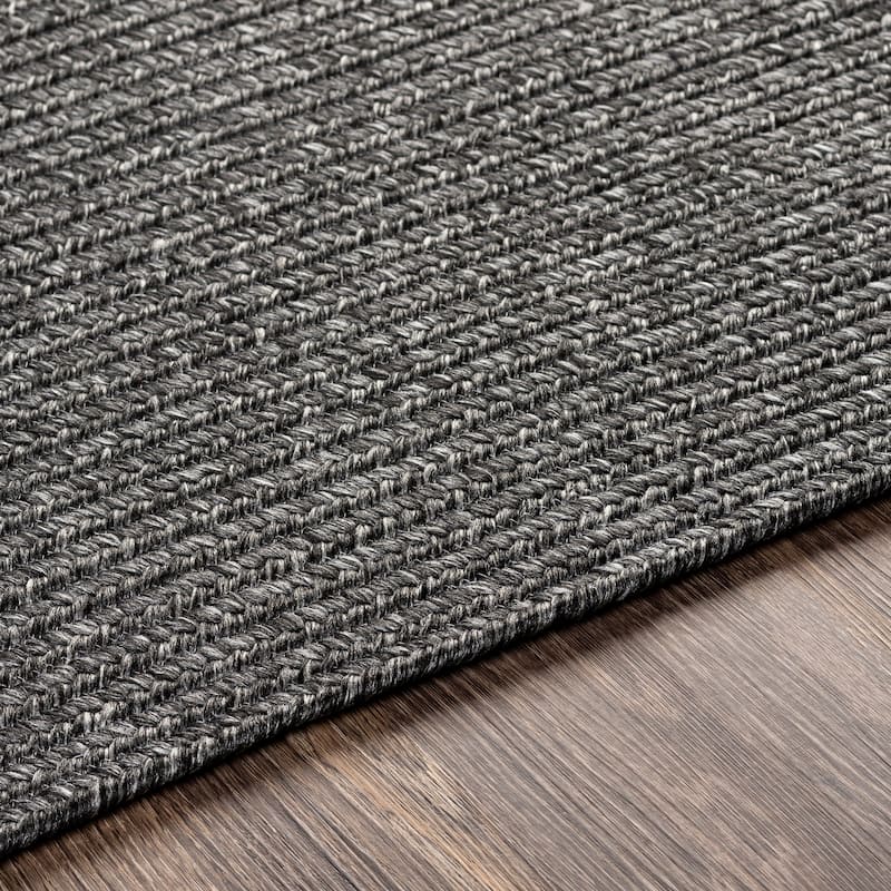Livabliss Sharrah Indoor/ Outdoor Solid Braided Area Rug