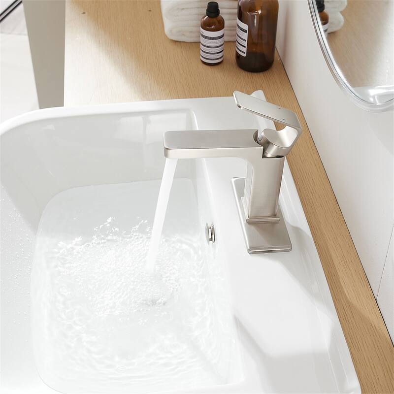 Single Handle Bathroom Faucet with Pop-up Drain 1 Hole Brass Modern Bathroom Sink Basin Vanity Faucets