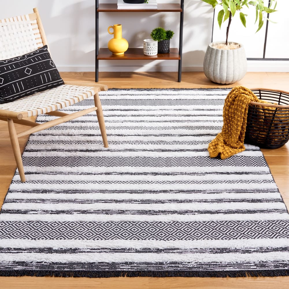 SAFAVIEH Augustine Zoulikha Stripe Fringe Rug