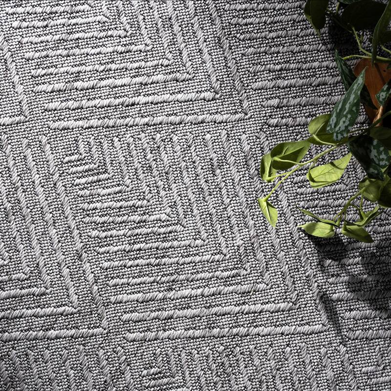 Alameda Solid Color Chevron Machine Washable Indoor Area Rug