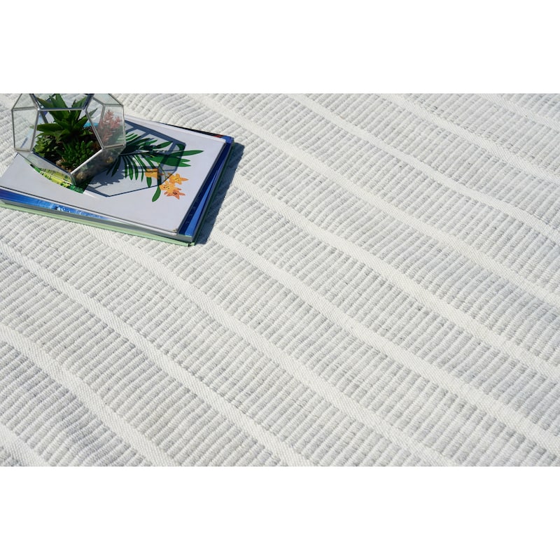 Boca Indoor/Outdoor Flatweave PET yarn Light Silver Area Rug.