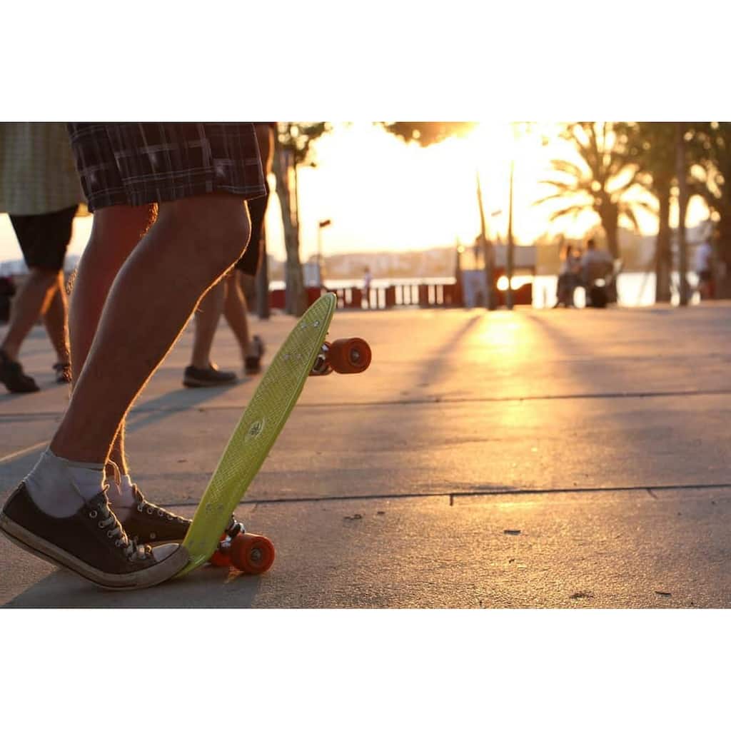 22 Inch Skateboard with LED Light Up PU Wheels And Bendable Deck - 1pc