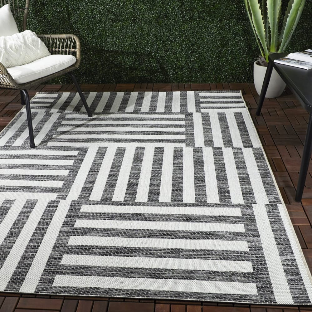 Addison Geometric Striped Indoor/Outdoor Area Rug