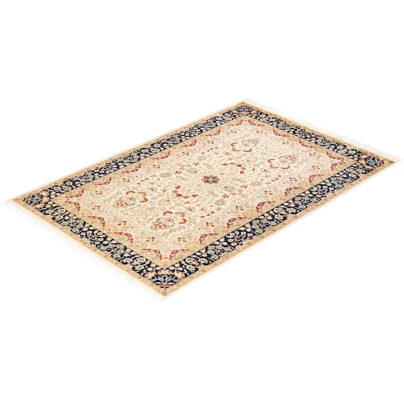 Overton Handknotted Wool Traditional Oriental Ivory Area Rug - 4' x 6'