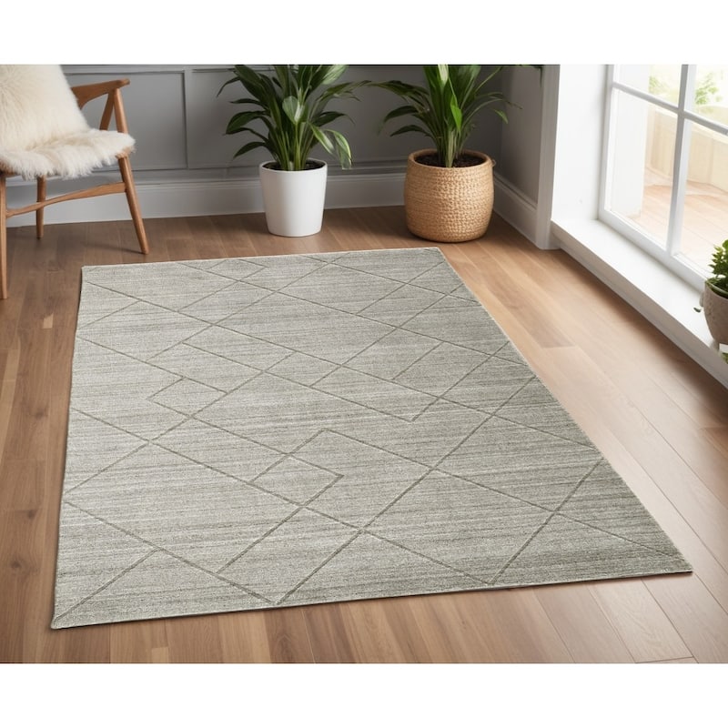 Venik Traditional Woven Area Rug By HomeRoots - 4' x 6'