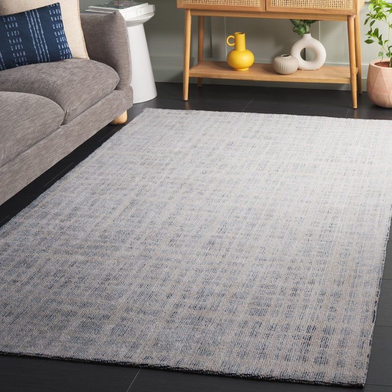 SAFAVIEH Handmade Restoration Urbina Vintage Rug - 5' x 8' - Navy/Ivory