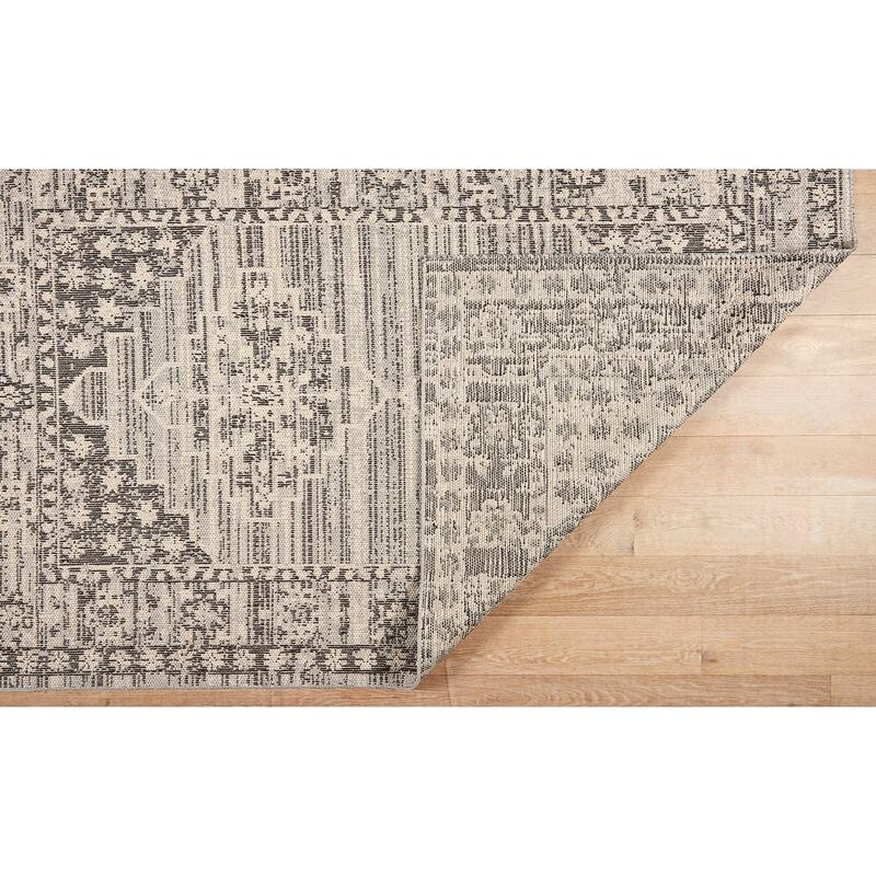 Terra by Obeetee Canyon Heriz Gray Rug - 2' x 3'