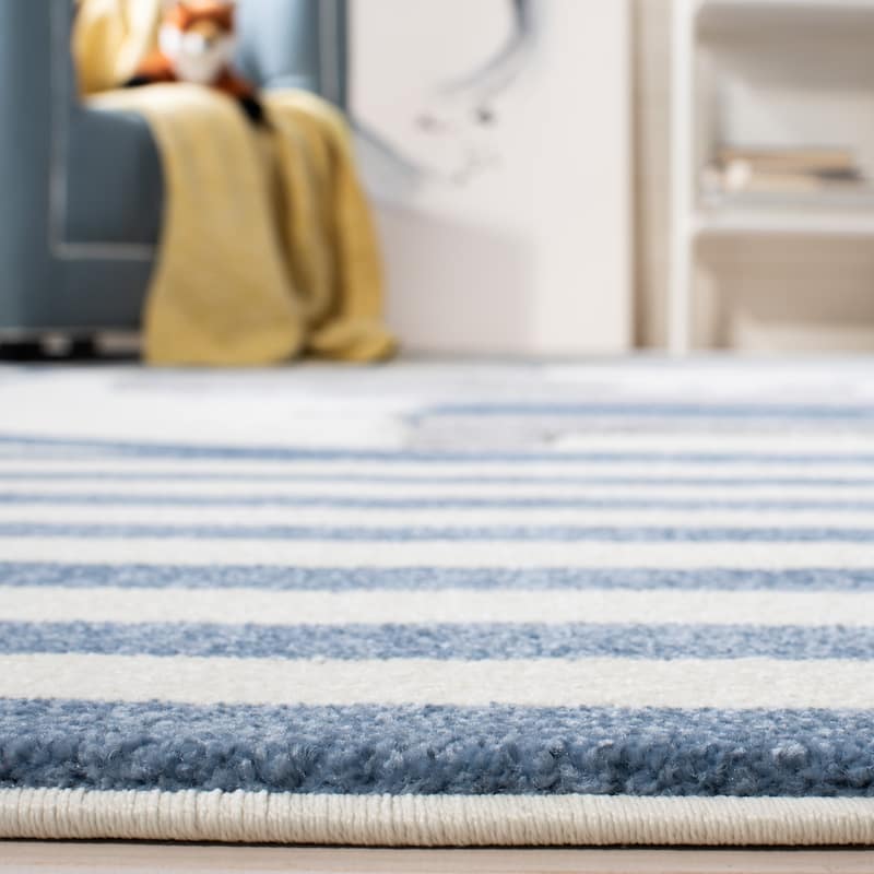 SAFAVIEH Carousel Kids Basimah Stripe Dog Rug