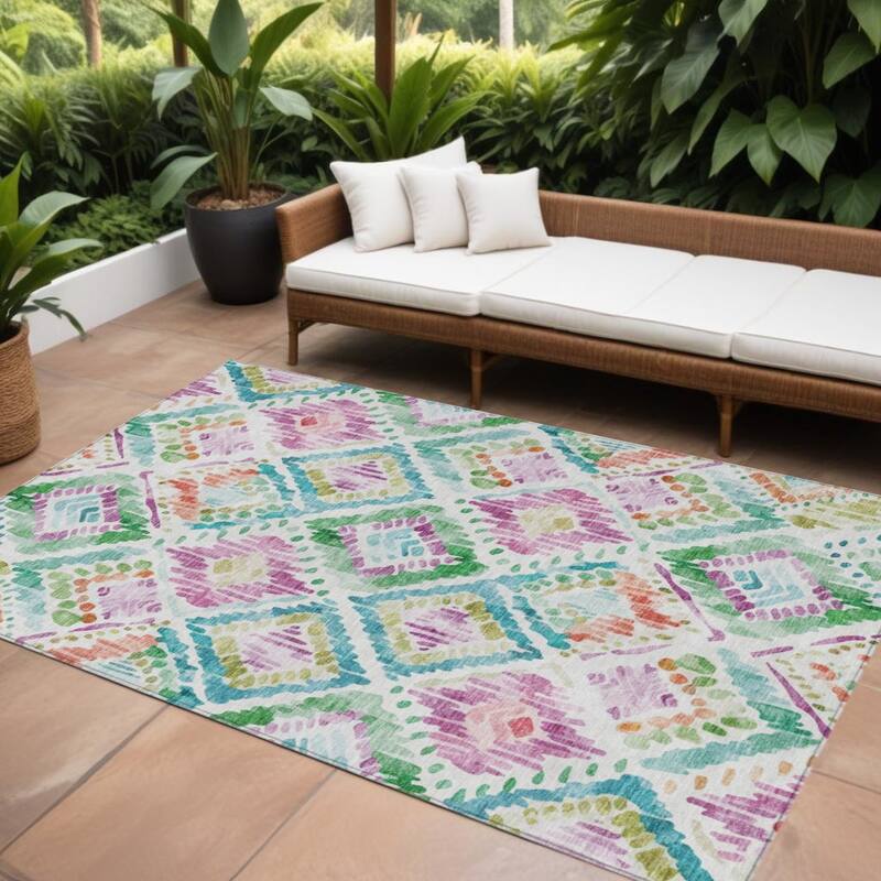 HomeRoots Geometric Transitional Rectangle Outdoor Rug - 10' X 14'