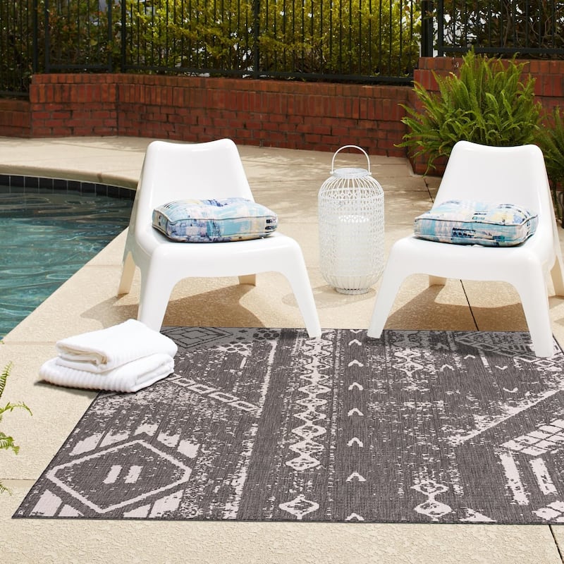 Outdoor Ogooplario Collection Area Rug