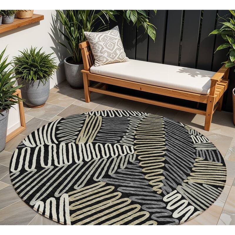 HomeRoots Floral Transitional Rectangle Outdoor Rug - 8' Round
