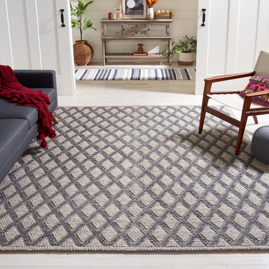 SAFAVIEH, Handmade Natura Alenushka Wool Rug