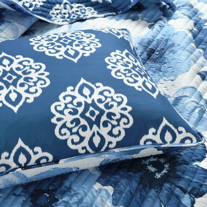 Levine Reversible Floral/ Damask 3-piece Quilt Set
