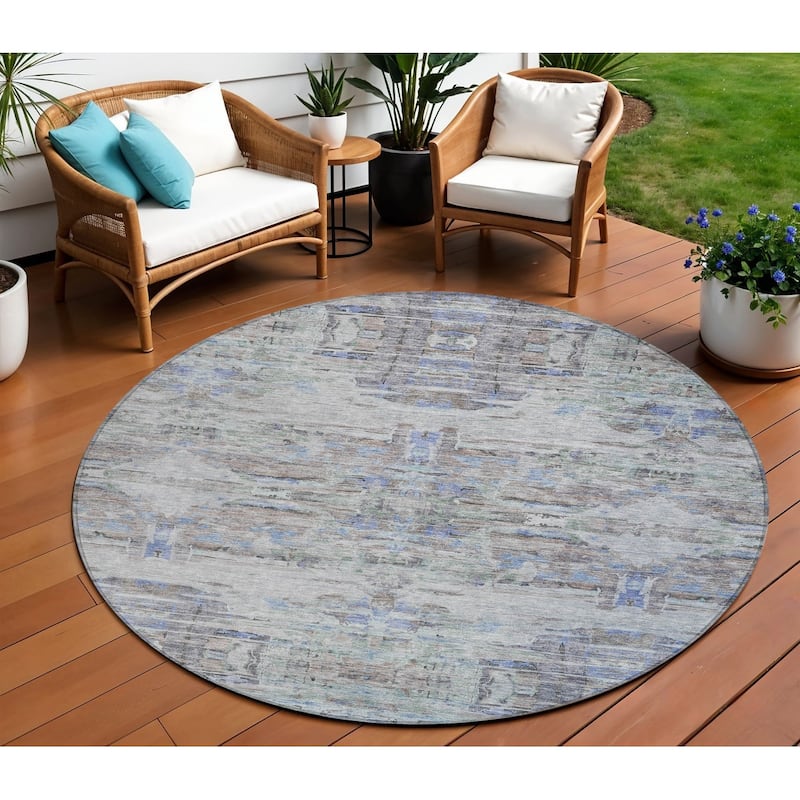 HomeRoots Abstract Transitional Rectangle Outdoor Rug - 8' Round