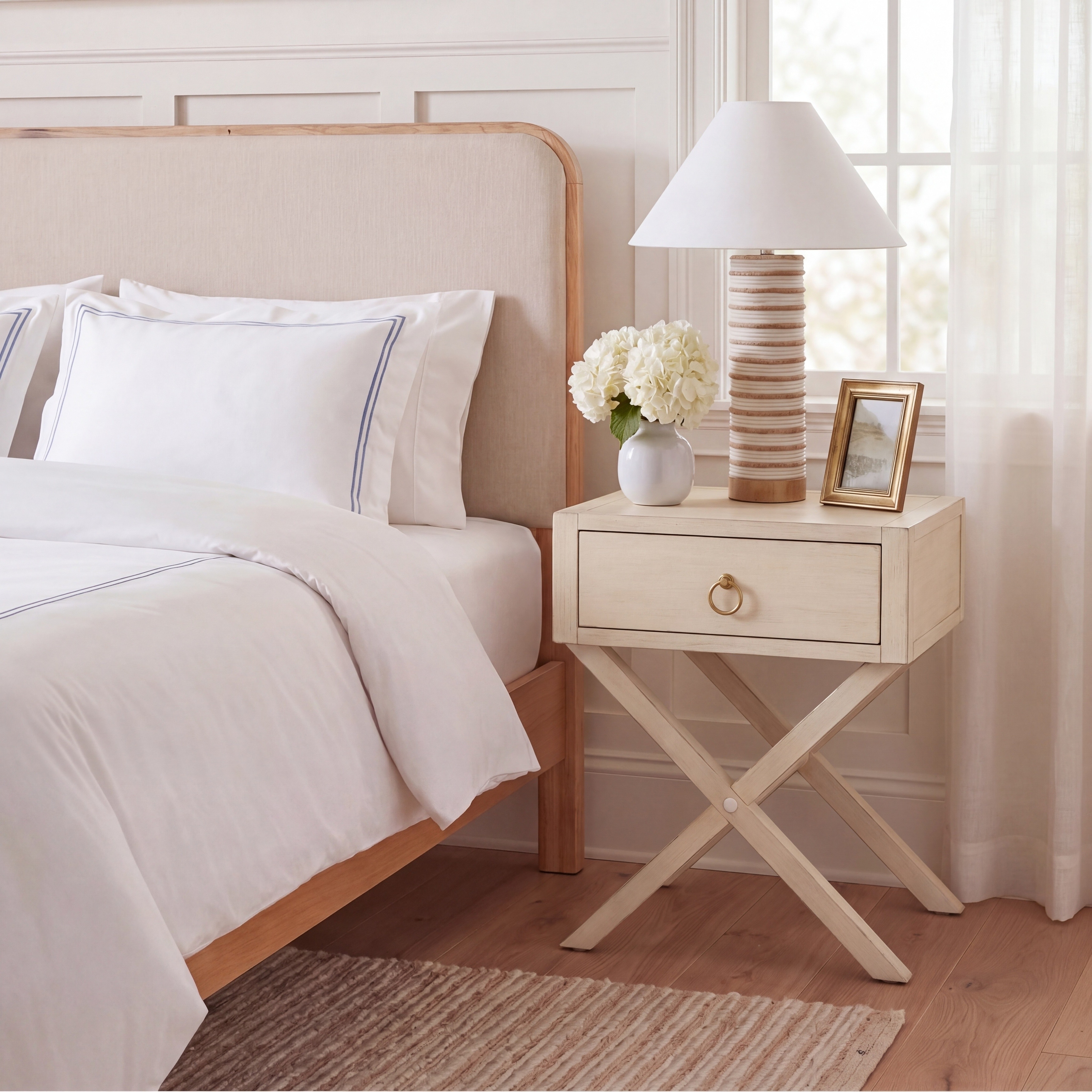 SAFAVIEH Sadie 1-Drawer Nightstand Table, Bedside Storage