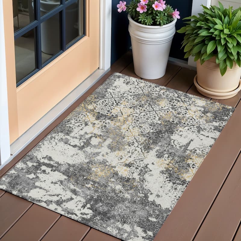 HomeRoots Floral Transitional Rectangle Outdoor Rug - 3' x 5'
