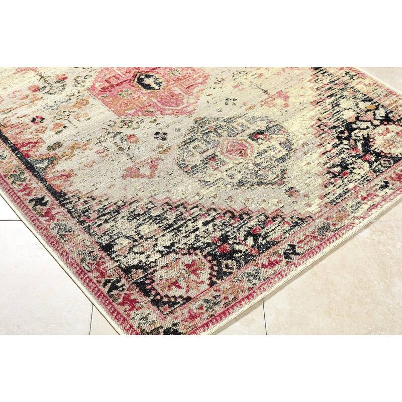 Livabliss Warsaw Traditional Indoor / Outdoor Area Rug