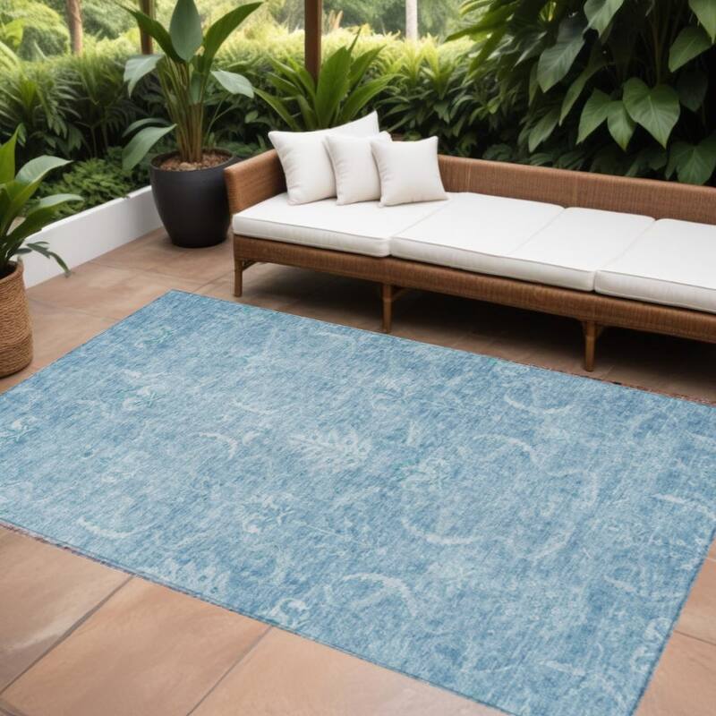 HomeRoots Damask Transitional Rectangle Outdoor Rug - 5' X 8'