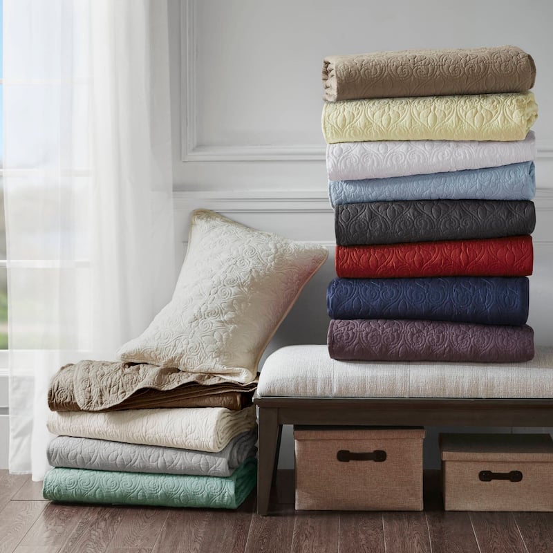 Madison Park Mansfield Reversible Oversized 3-piece Solid Texture Bedspread Quilt Set with Matching Shams