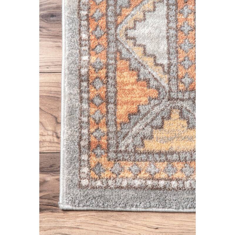 Nuloom Transitional Vintage Ella Ornamental Pyramid Tribal Area Rug