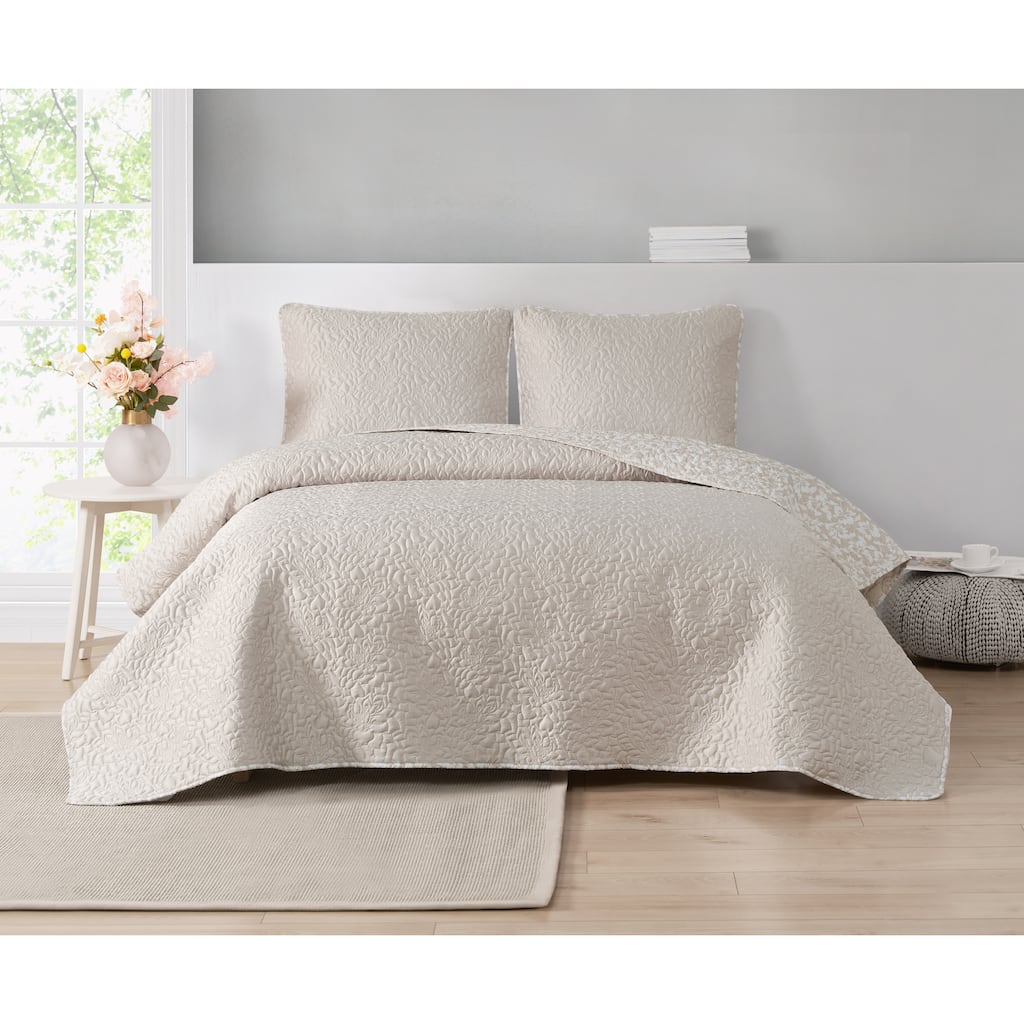 Valerie 3 Piece Reversible Quilt Set