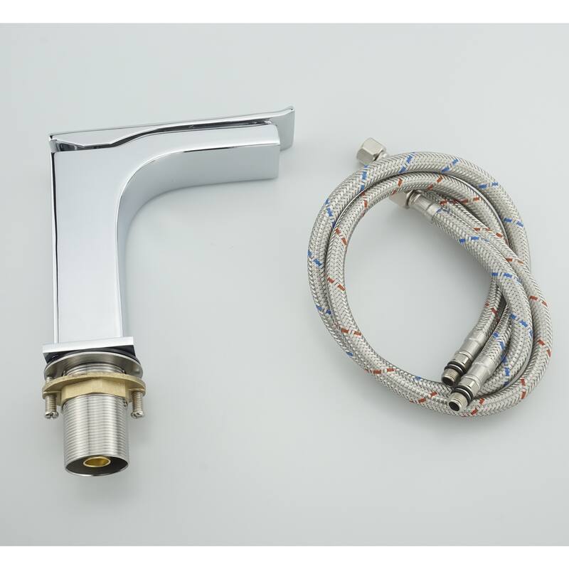 Single Handle Lavatory faucet in Polished Chrome Finish