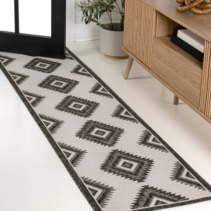 JONATHAN Y Aimee Geometric Moroccan Diamond Black/Cream Indoor/Outdoor Area Rug