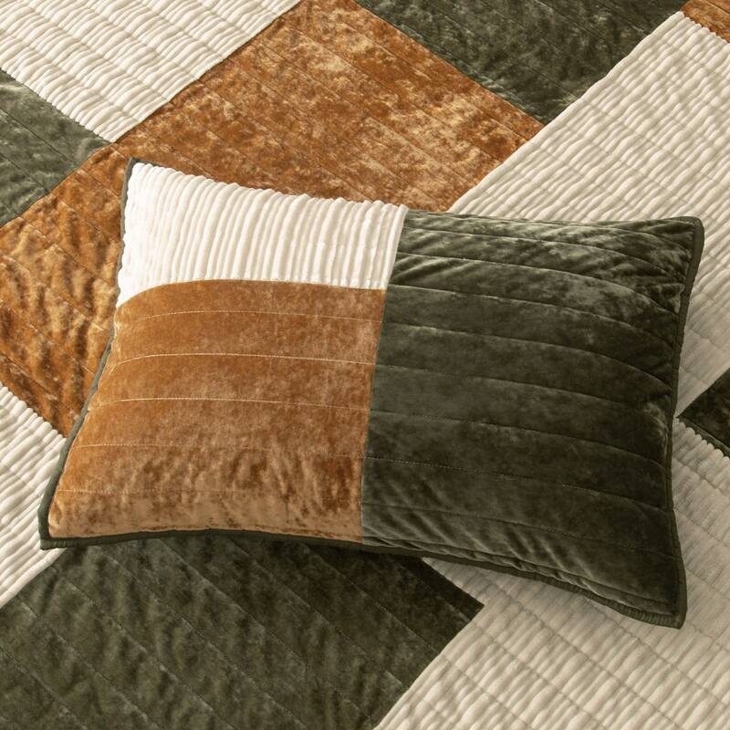 Wonderful Velvet 3 Piece Quilt Set