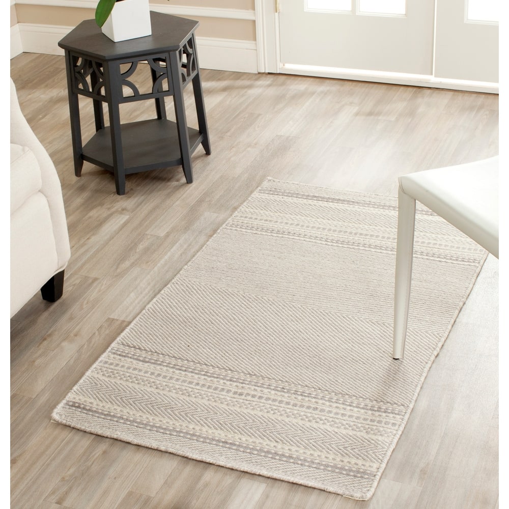 SAFAVIEH Handmade Flatweave Kilim Manrica Wool Rug