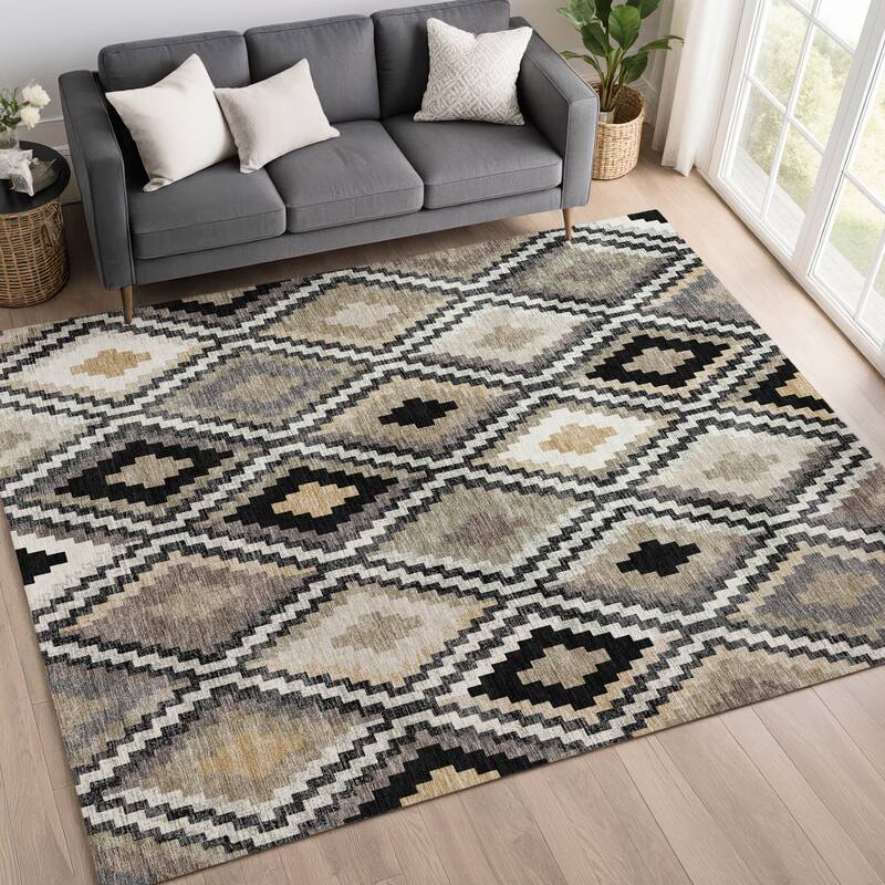 Machine Washable Indoor/ Outdoor Global Geo Chantille Rug