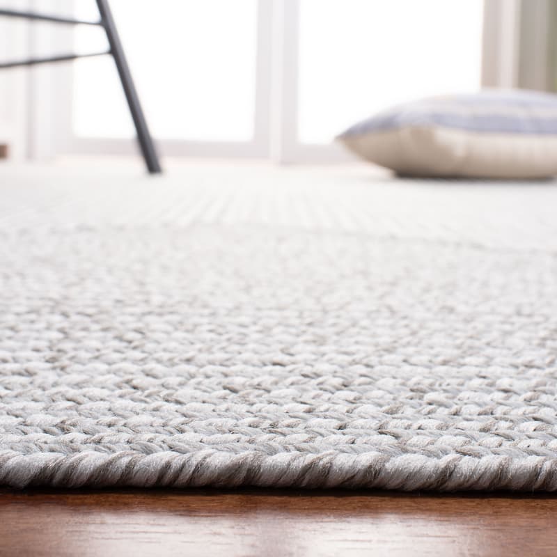 SAFAVIEH Handmade Braided Country Casual Lavada Rug