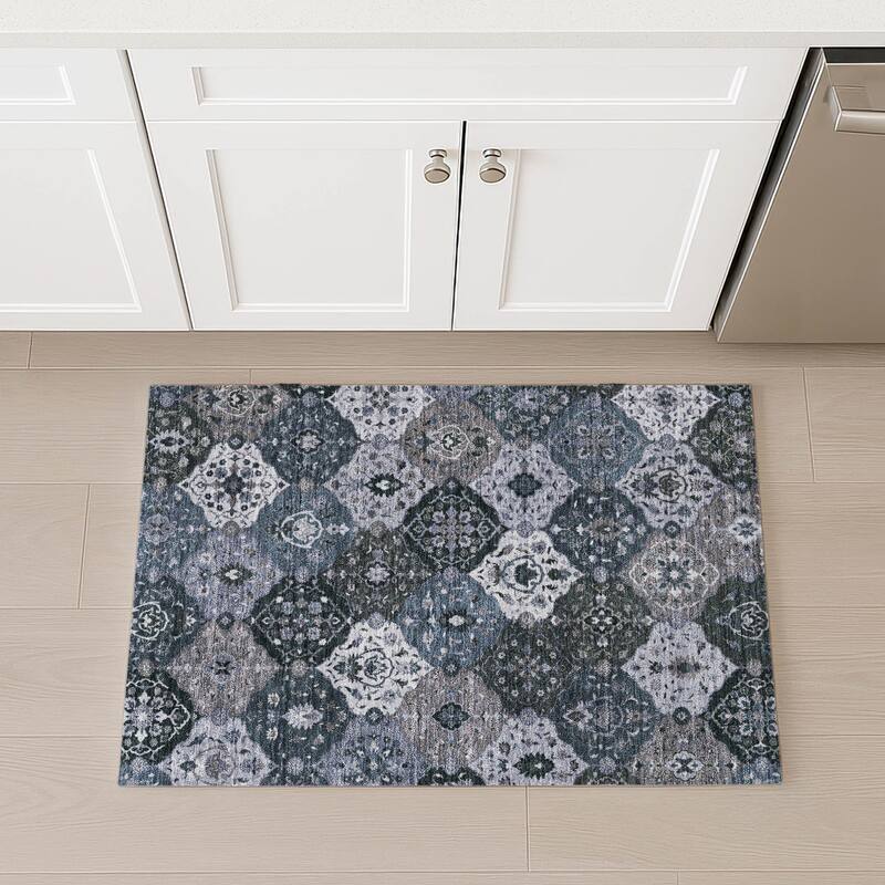 Machine Washable Indoor/ Outdoor Traditional Panel Chantille Rug