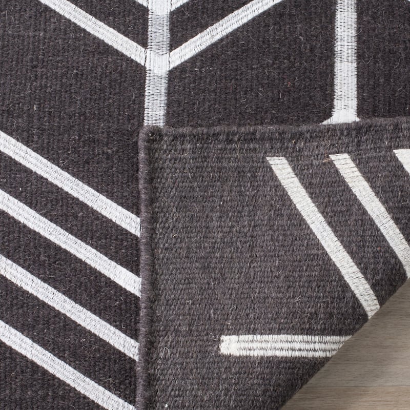 SAFAVIEH Handmade Flatweave Kilim Bertfriede Wool Rug
