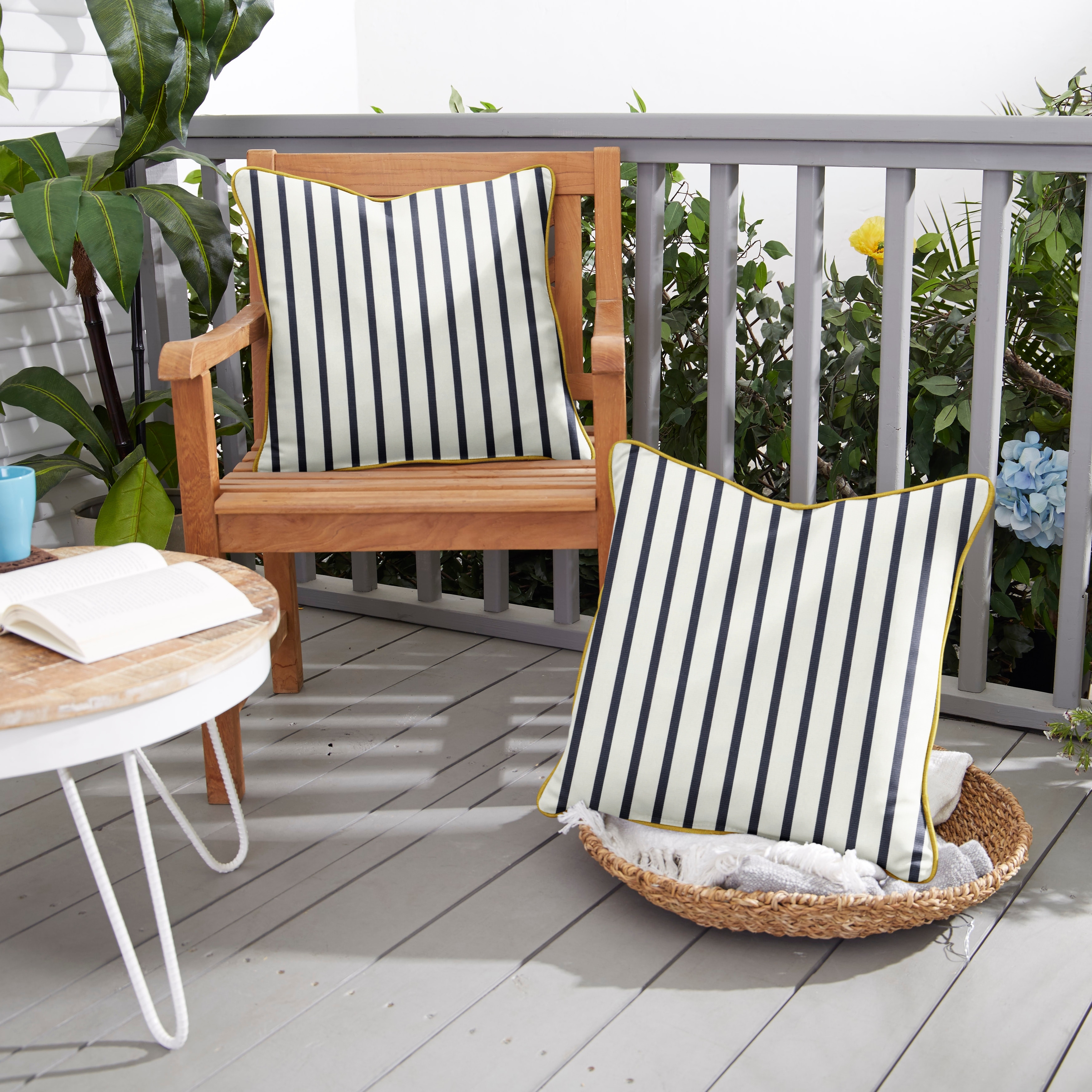 Sunbrella Lido Indigo Indoor/ Outdoor Pillow (Set of 2)
