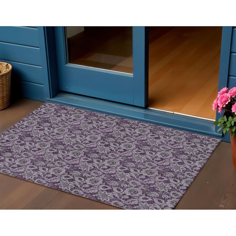 HomeRoots Floral Transitional Rectangle Outdoor Rug - 3' x 5'