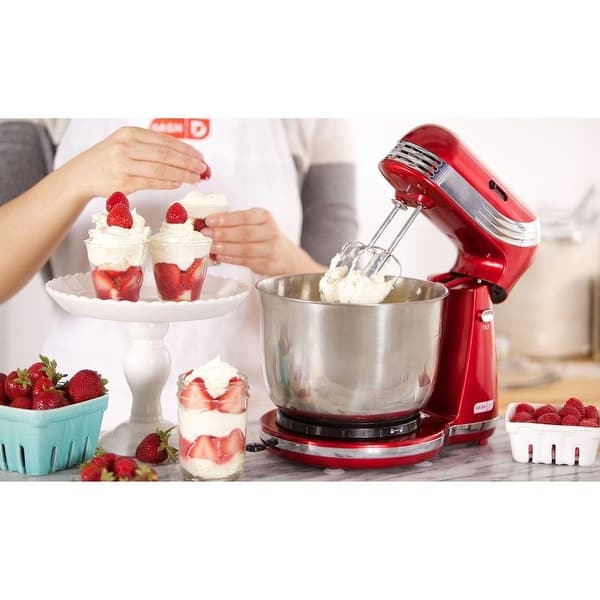 https://ak1.ostkcdn.com/images/products/is/images/direct/49ed8fff15b3f2ff9b08ac2e9d63d12853f62440/Dash-Red-Everyday-Mixer-DCSM250RD.jpg?impolicy=medium