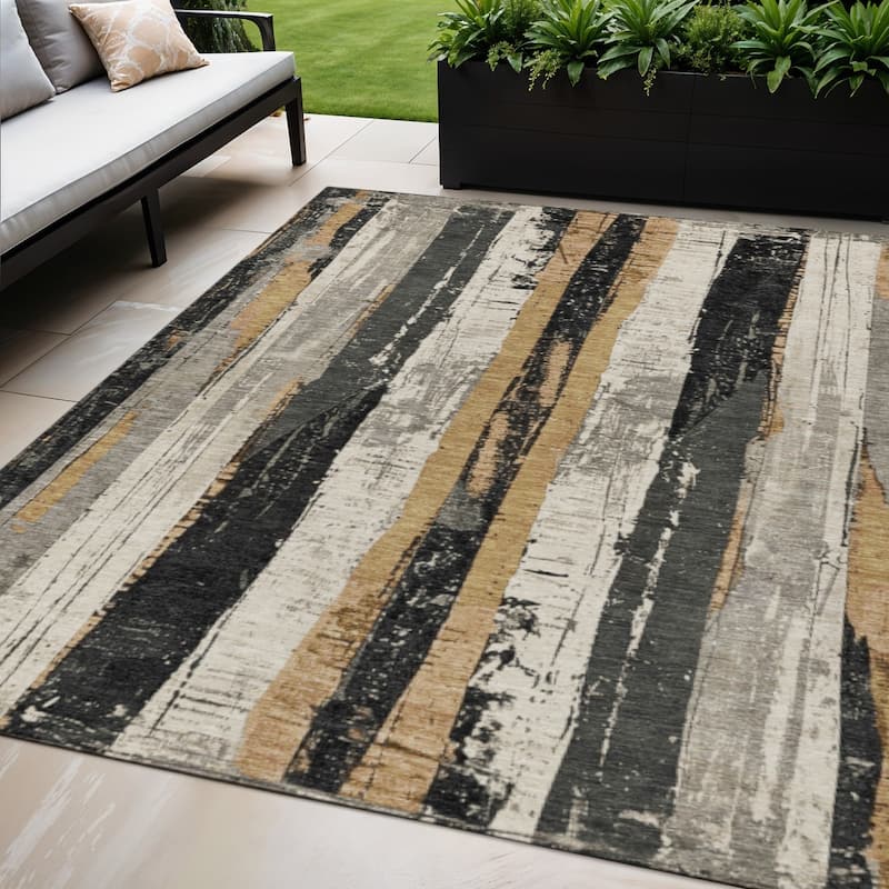 HomeRoots Striped Transitional Rectangle Outdoor Rug - 5' X 8'