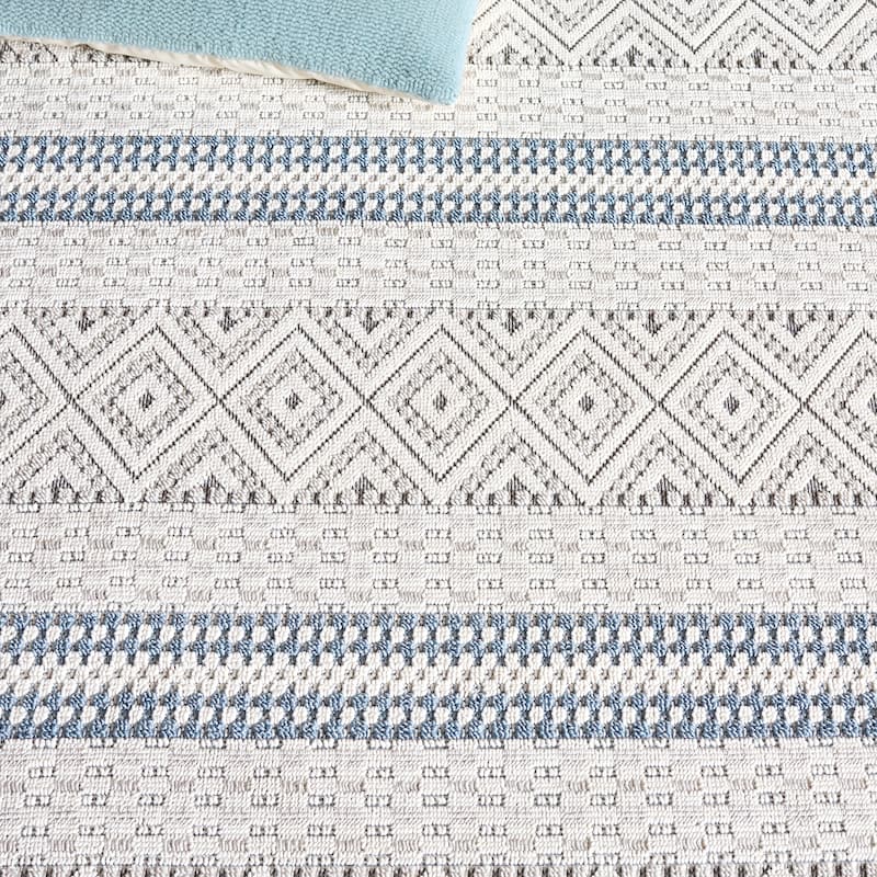 SAFAVIEH Veranda Henar Washable Indoor/Outdoor Rug - Weather Resistant & Easy Cleaning