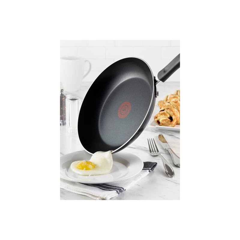 T-fal Essentials Nonstick Sauce Pan with lid, 3 quart, Black