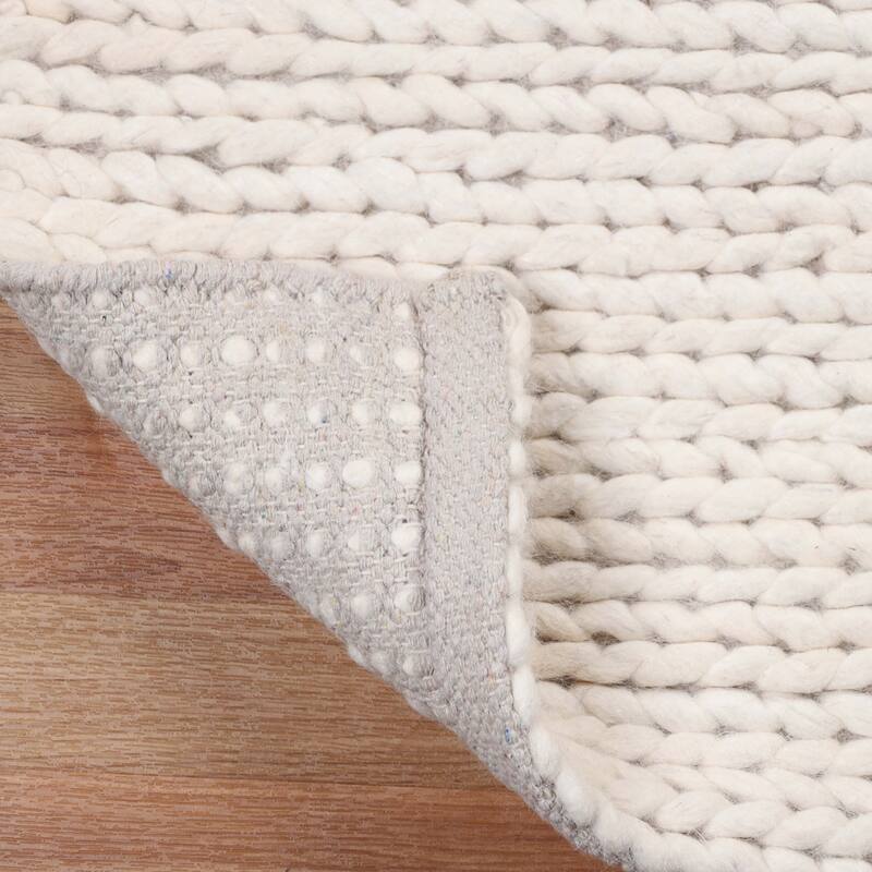 Handcrafted Traditional Rustic Handmade Braided Wool Indoor Area Rug by Superior