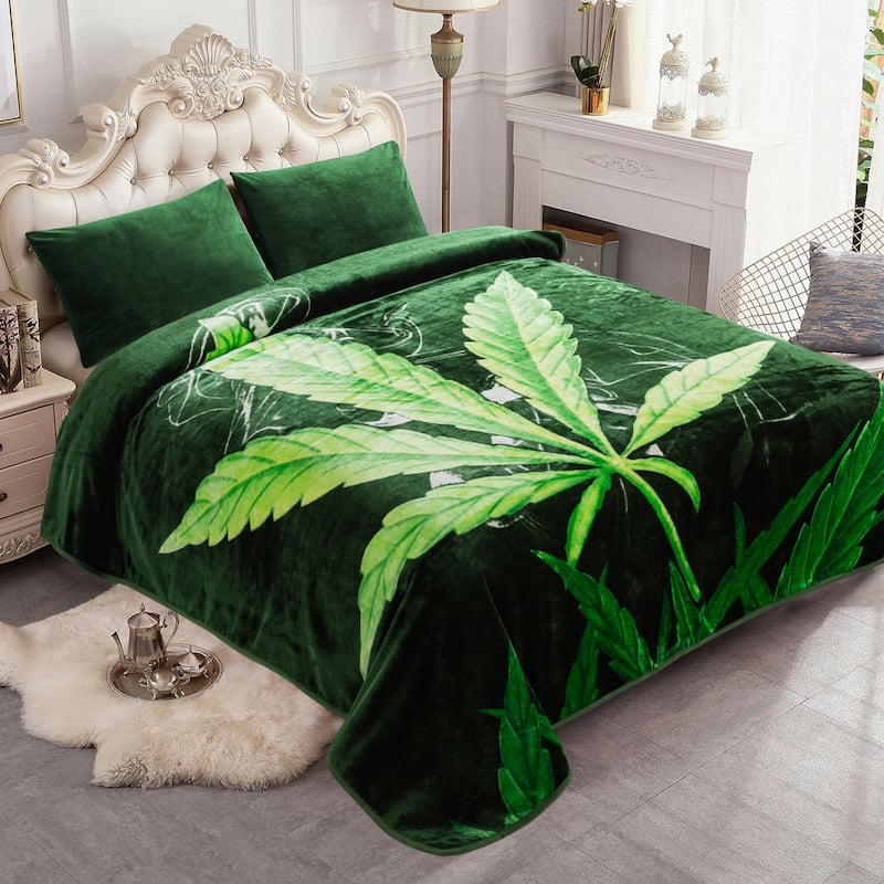 Printed Rachel Plush Blanket 75"x91" - 24 Leaf