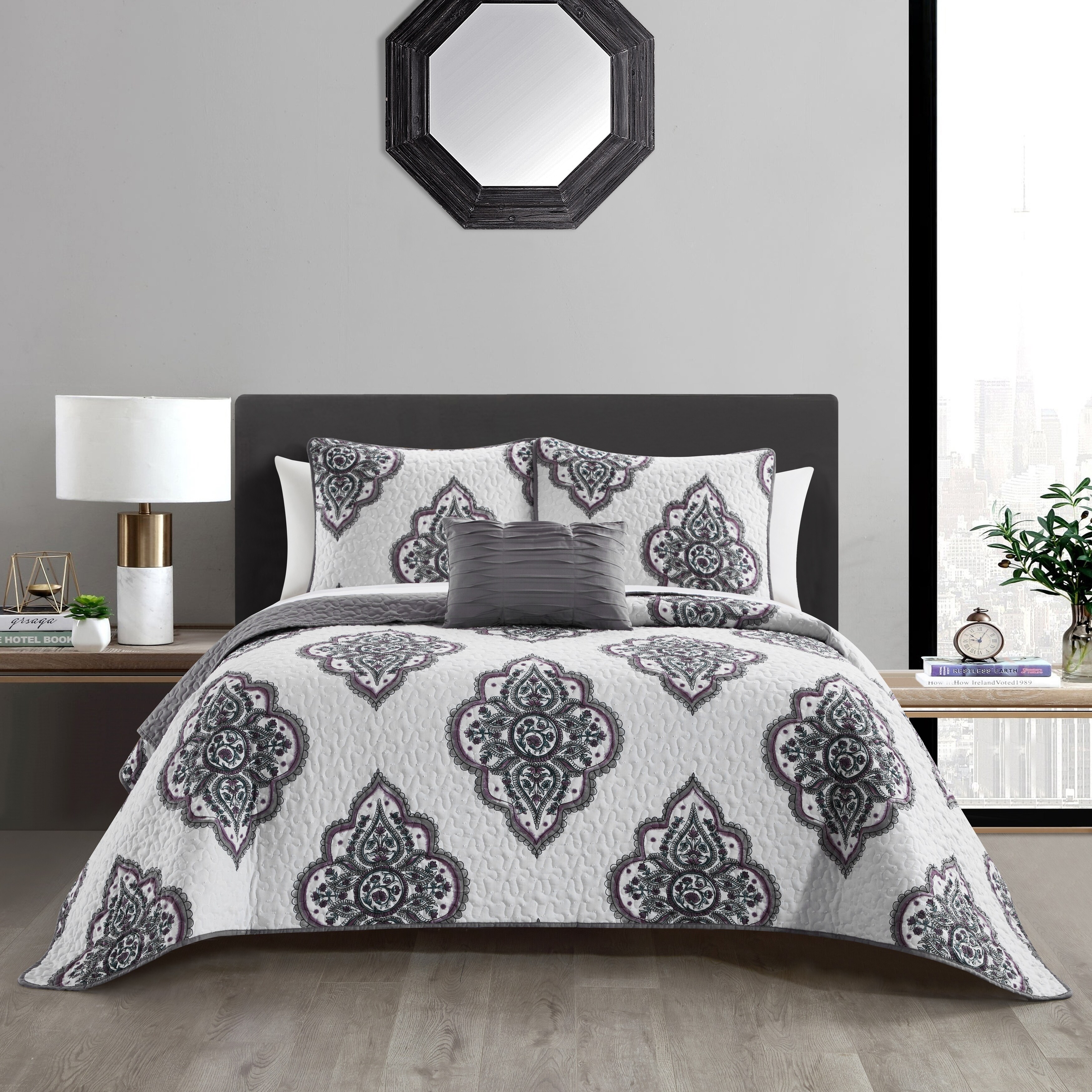 Queen/Full Floral Moroccan Medallion Design King 3 Pc Reversible Quilt Set Queen/Full Floral Moroccan Medallion Design King 3 Pc Reversible Quilt Set