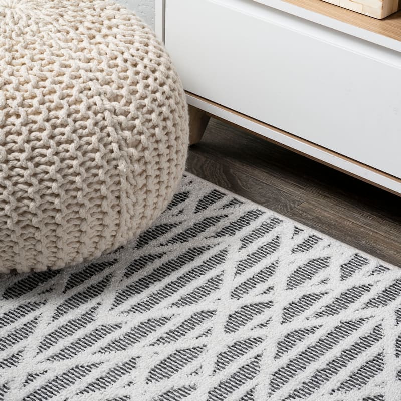 JONATHAN Y Jazz High-Low Pile Moroccan Diamond Modern Indoor/Outdoor Area Rug