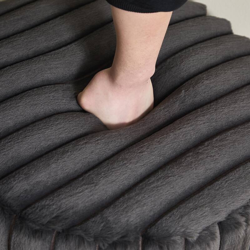22.05"Wide Upholstered Round Pouf Ottoman