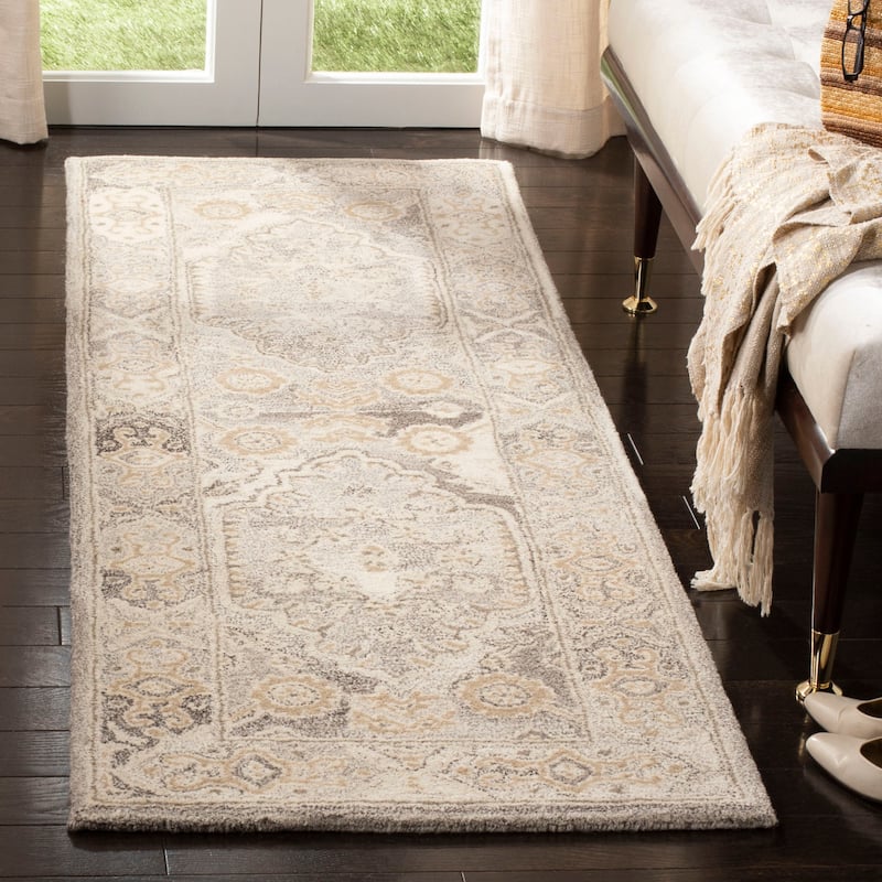 SAFAVIEH Handmade Wyndham Yaeko Modern Wool Rug - 2'3" x 7' Runner - Light Grey