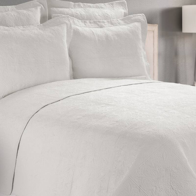 Jacqueline Matelasse Quilt (Quilt or Sham Separate)