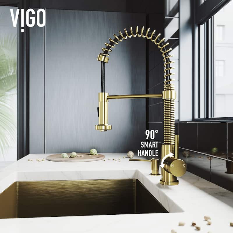 VIGO Edison 19" H Single Handle Pull-Down Sprayer Kitchen Faucet