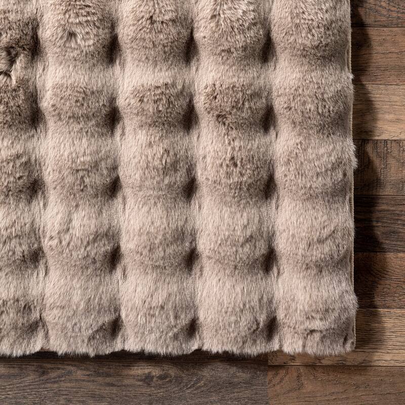 Nuloom Jeni Solid Plush Machine Washable Area Rug