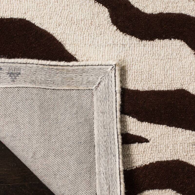 SAFAVIEH Handmade Cambridge Salina Animal Print Wool Rug